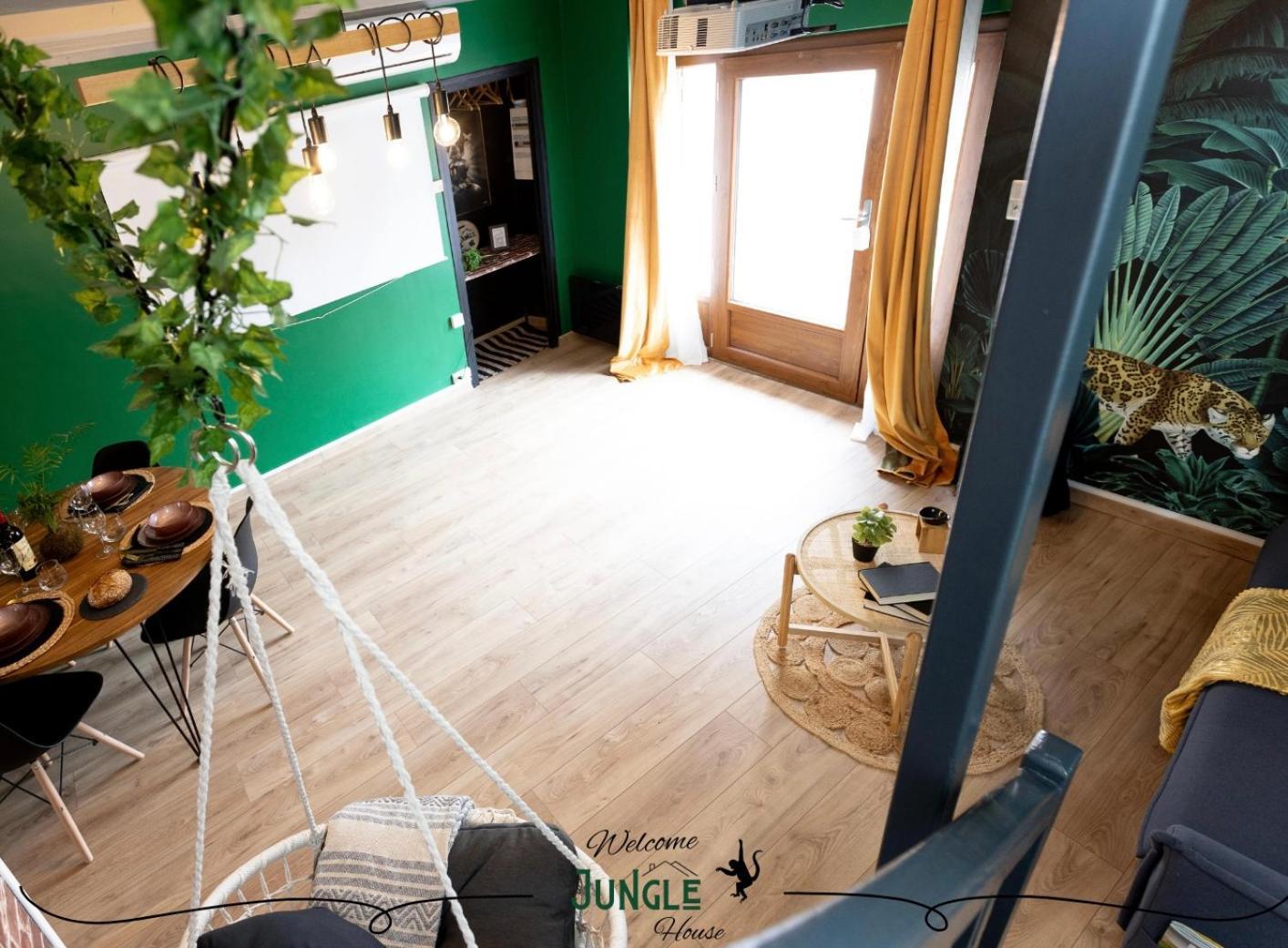 Maison Jungle House: Spacious Gaming Retreat in Montbrison Exterior photo