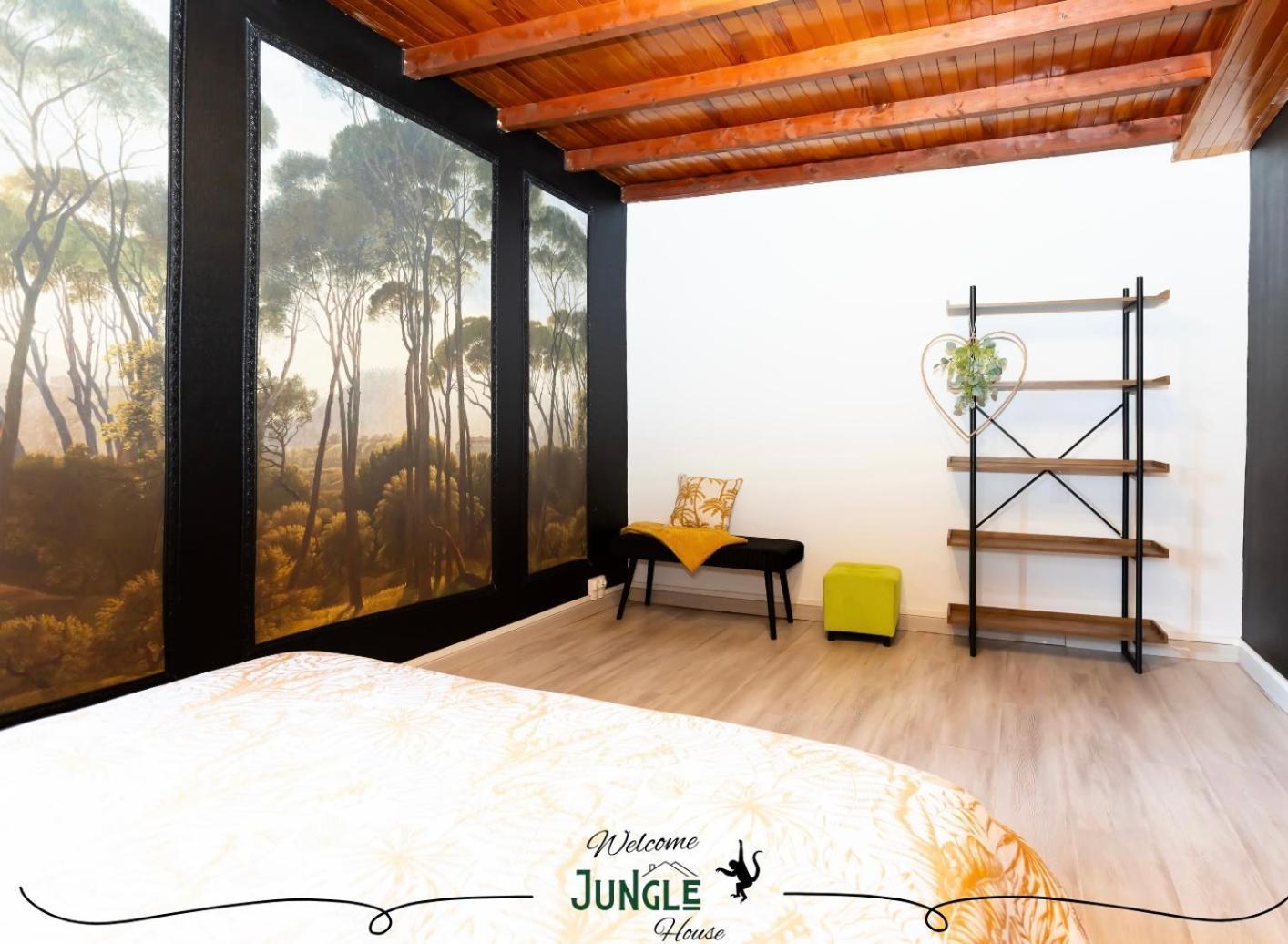 Maison Jungle House: Spacious Gaming Retreat in Montbrison Exterior photo