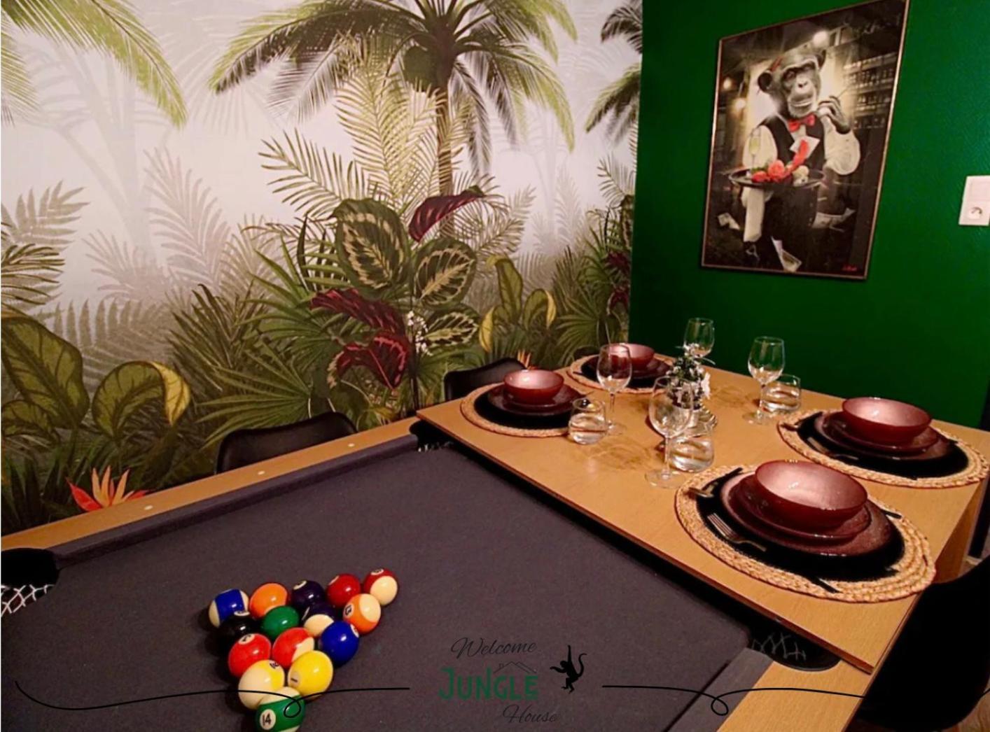 Maison Jungle House: Spacious Gaming Retreat in Montbrison Exterior photo