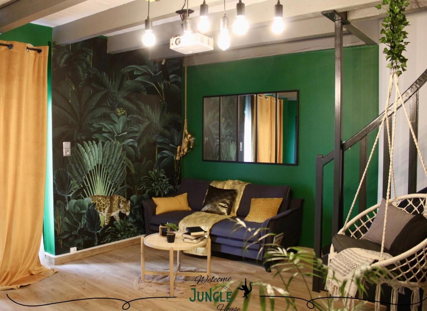 Maison Jungle House: Spacious Gaming Retreat in Montbrison Exterior photo