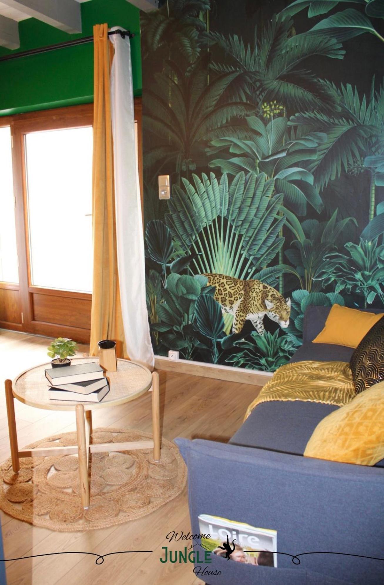 Maison Jungle House: Spacious Gaming Retreat in Montbrison Exterior photo